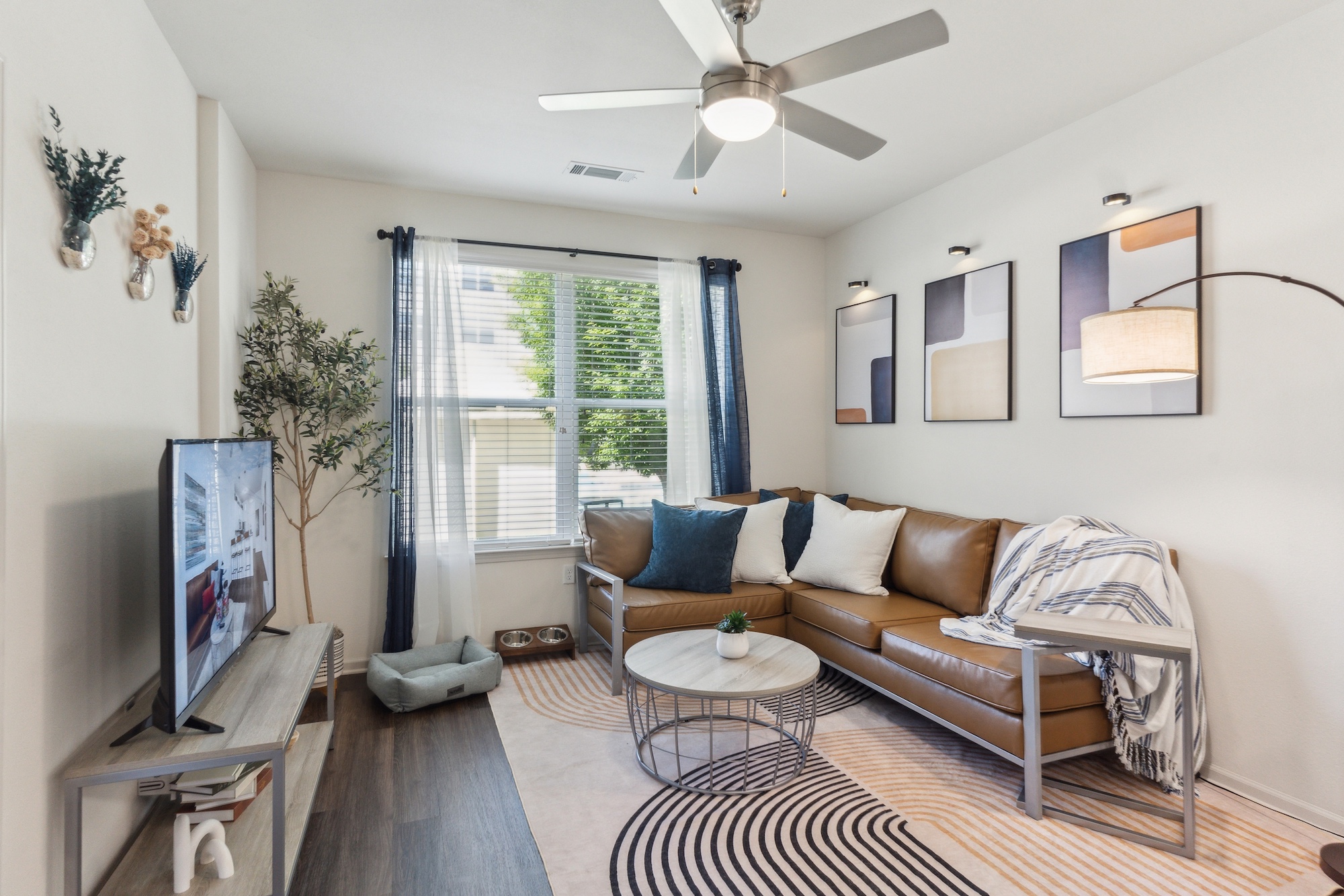 Gallery 47 06 9200 University City Blvd Charlotte NC 28213 USA Living room DPD00394 1