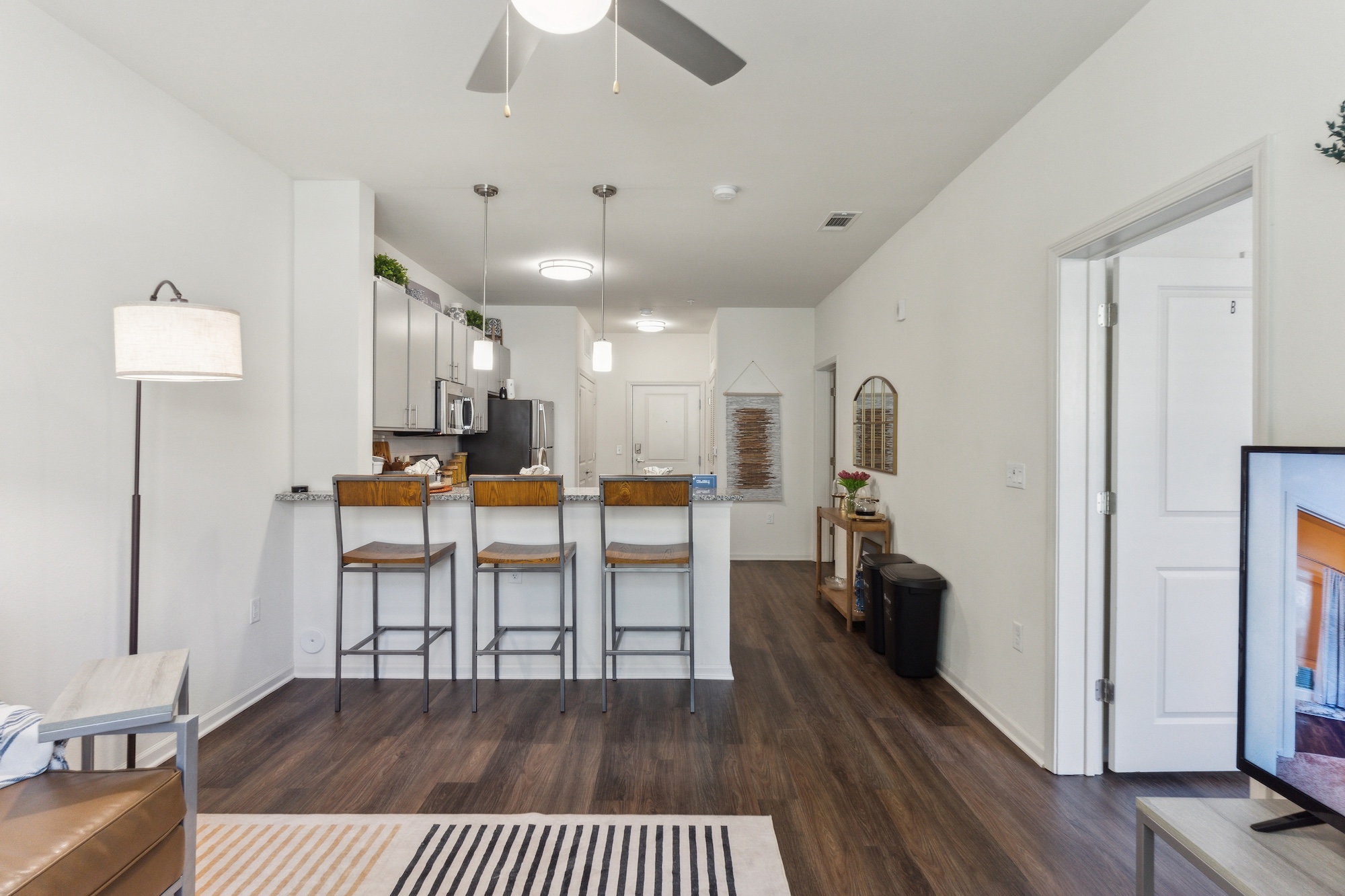 Gallery 49 08 9200 University City Blvd Charlotte NC 28213 USA Living room DPD00400 1