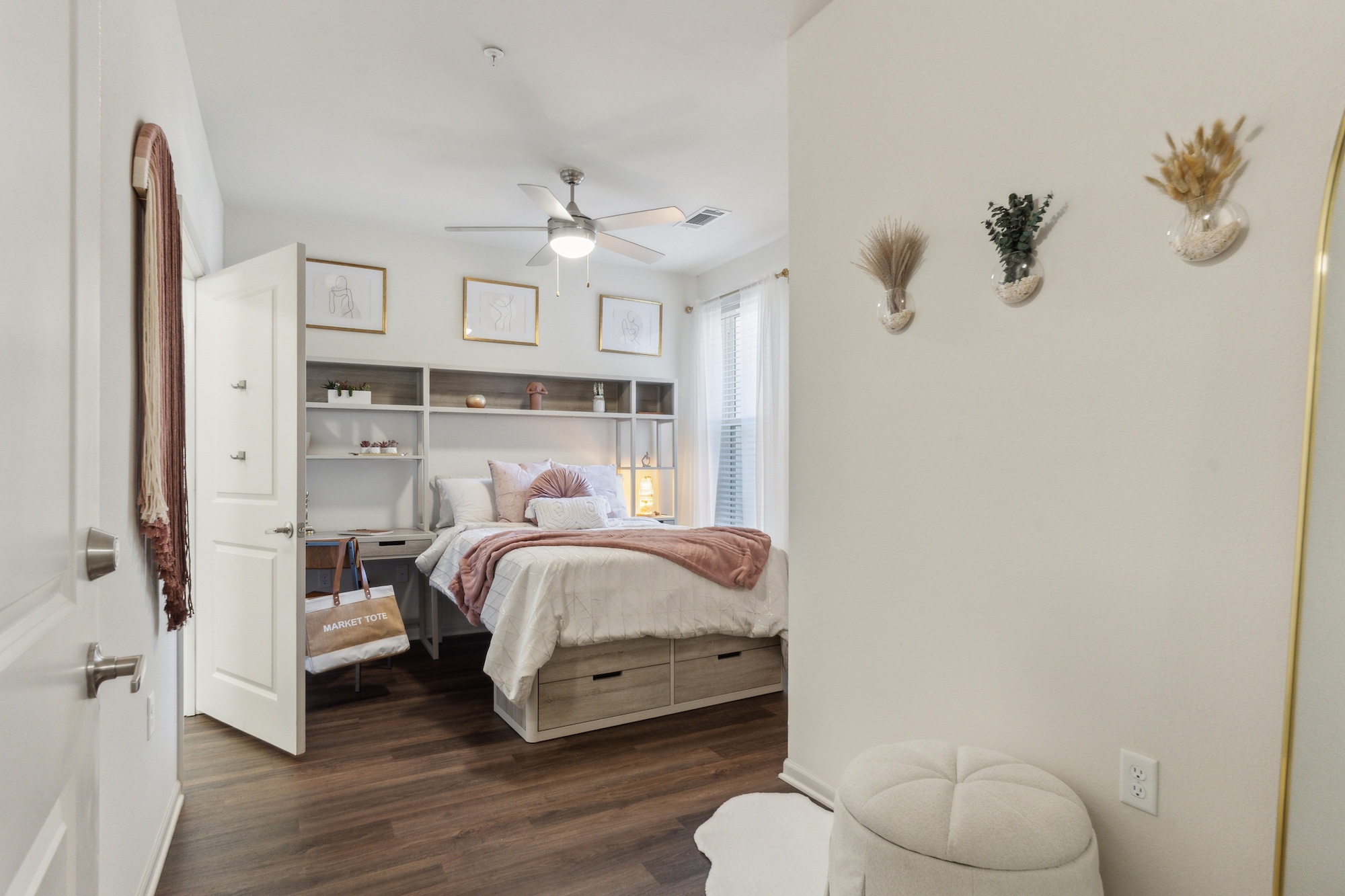 Gallery 59 18 9200 University City Blvd Charlotte NC 28213 USA Bedroom DPD00424 1