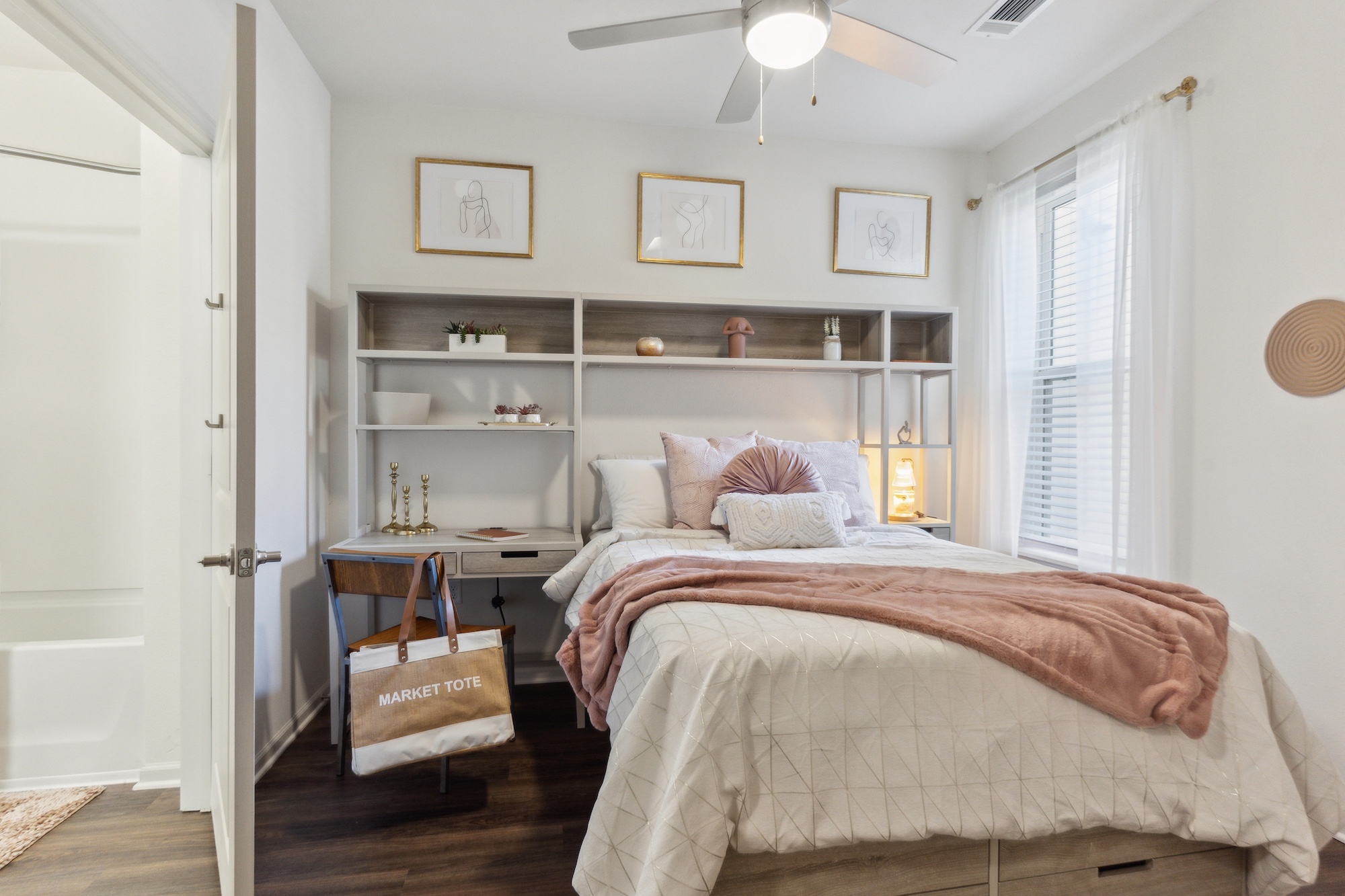 Gallery 60 19 9200 University City Blvd Charlotte NC 28213 USA Bedroom DPD00427 1